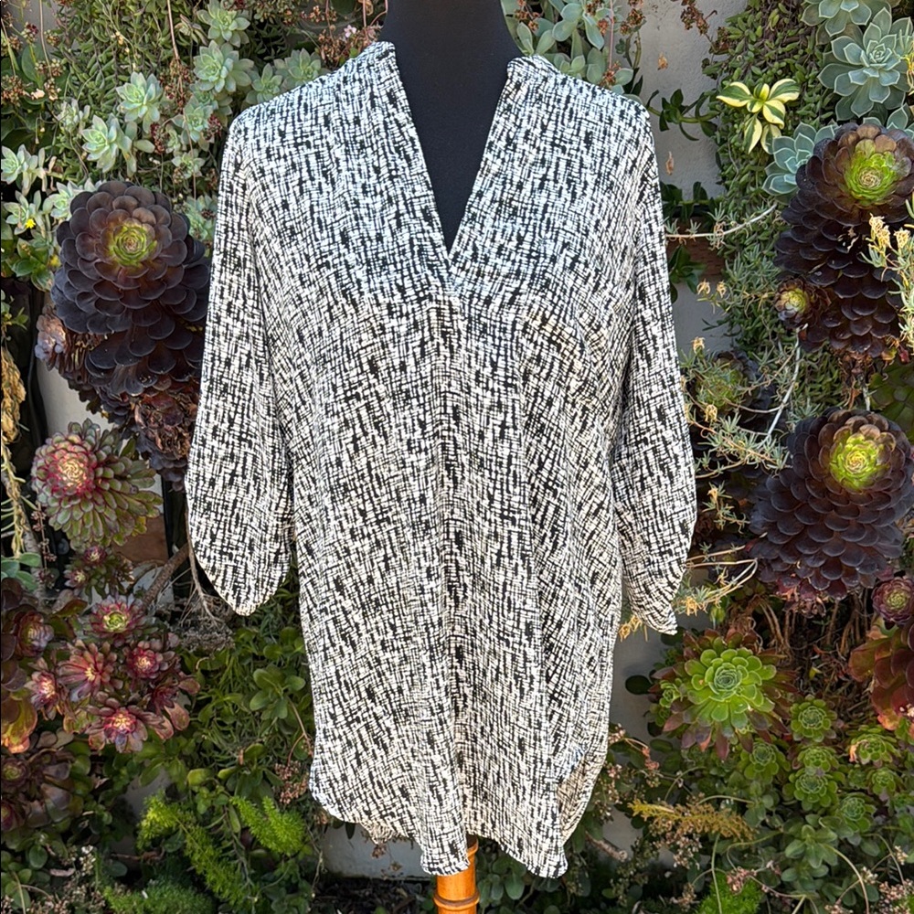Lush Black and White Graphic 3/4 Sleeve Blouse